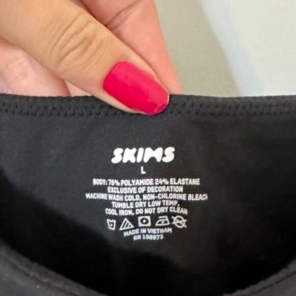 SKIMS Fits Everybody Cami Bodysuit - Picture 4 of 8